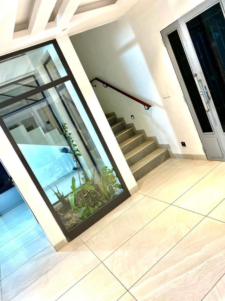Luxury Suites Chester One Dakar Exterior photo